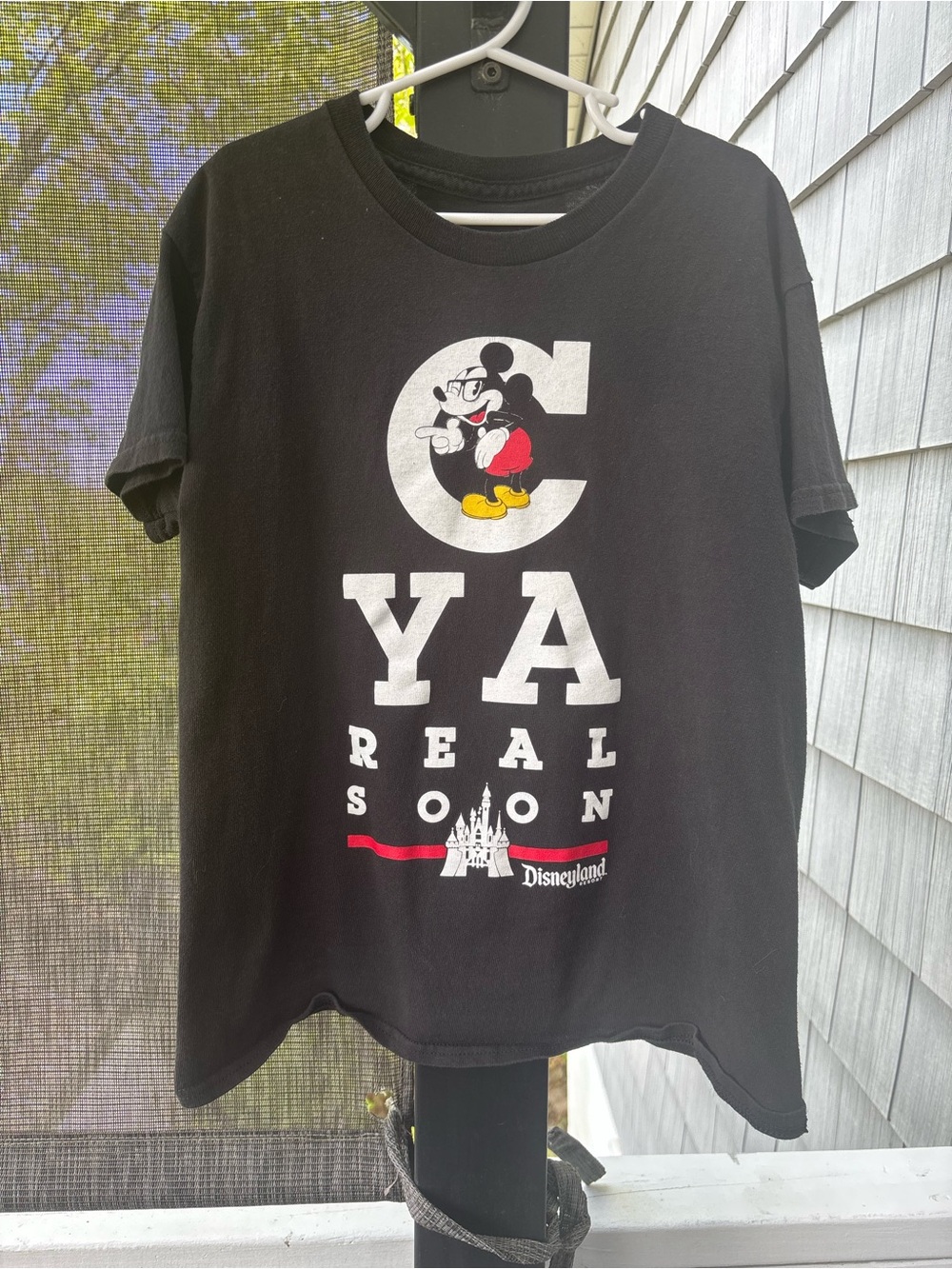 Disneyland kids M Mickey Graphic Tee - Black with Red & Yellow Accents